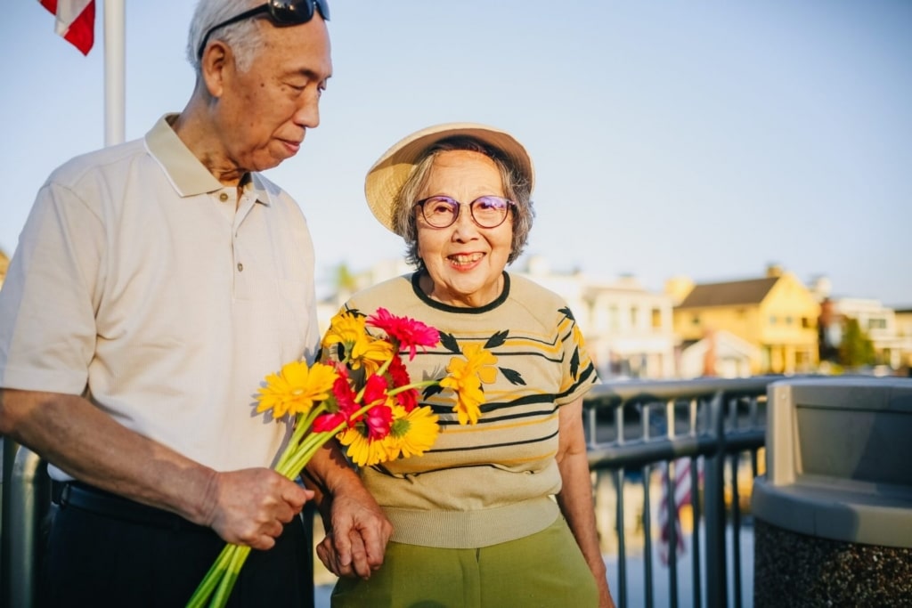 Reverse Mortgage vs. Cash‑Out Refinance